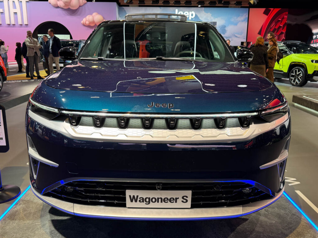 2026 Jeep Wagoneer S front