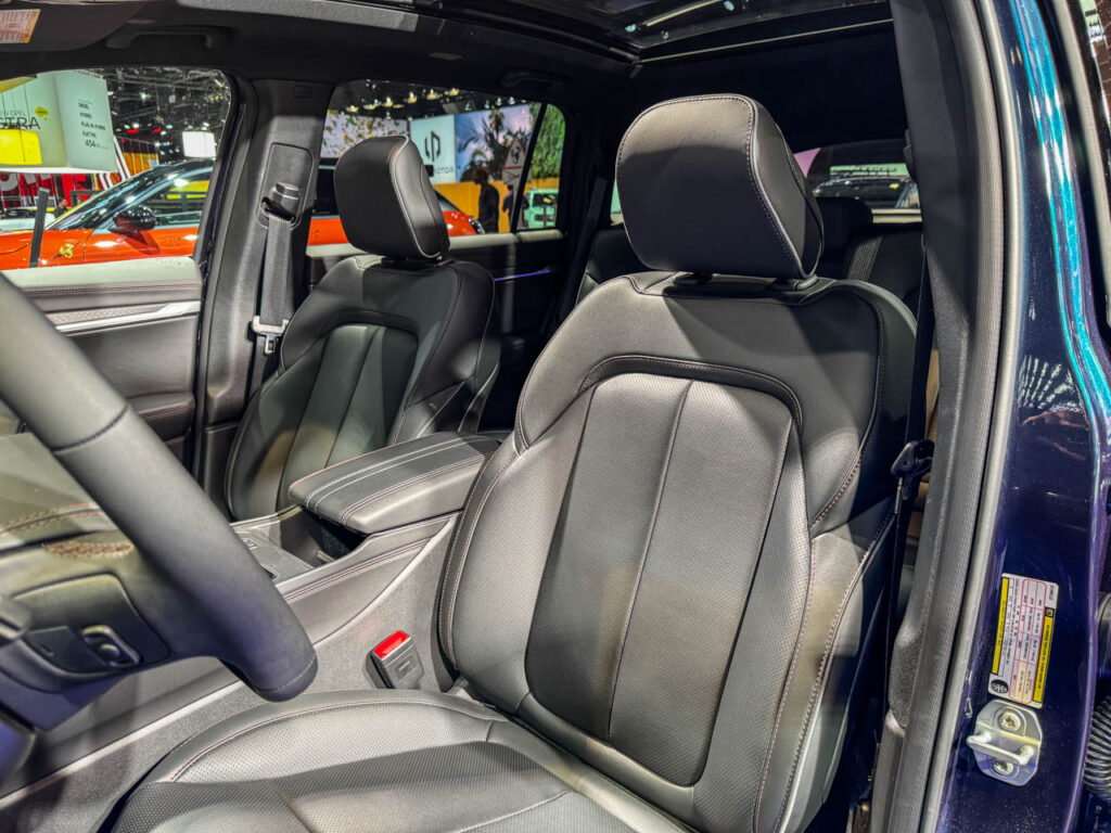 2026 Jeep Wagoneer S front seats
