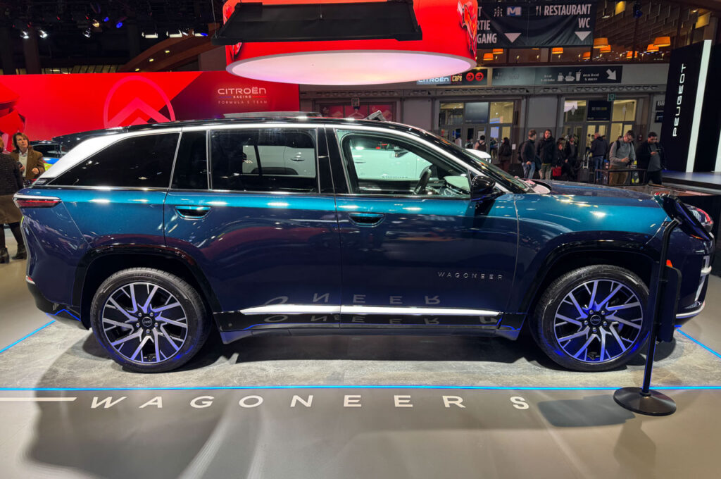 2026 Jeep Wagoneer S side