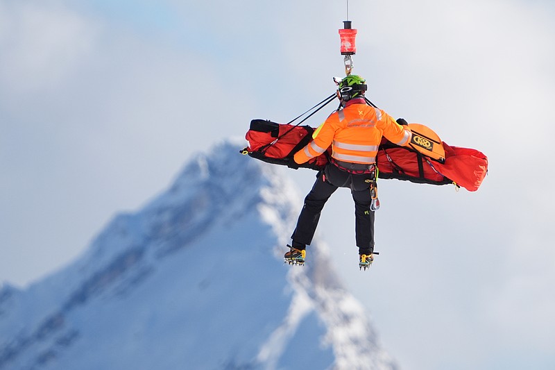United States' Lindsey Vonn is airlifted away after a crash during an alpine ski women's downhill race, at the 2026 Winter Olympics, in Cortina d'Ampezzo, Italy, Sunday, Feb. 8, 2026. (AP Photo/Jacquelyn Martin)