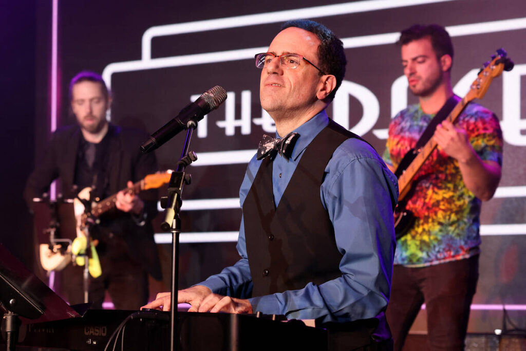 Downtown Las Vegas entertainment club shutting down on Valentine’s Day Producer and band leader Kenny Davidsen sings during a birthday party benefit for Las Vegas Rev ...