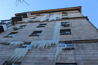 Living Behind Icy Walls: a Look Inside a Frigid Kyiv Apartment Building