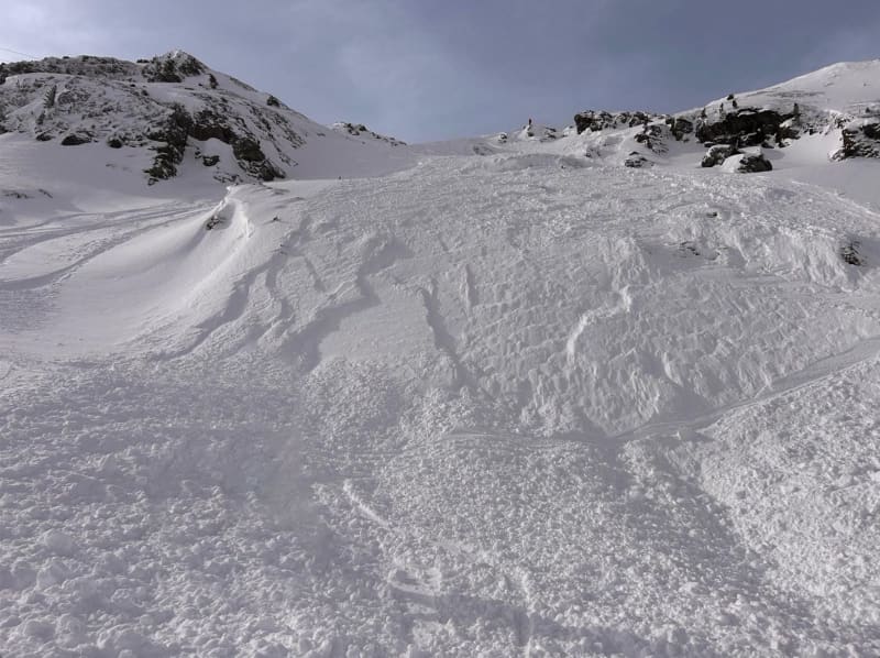 Avalanches leave three dead in western Austria Yahoo news home