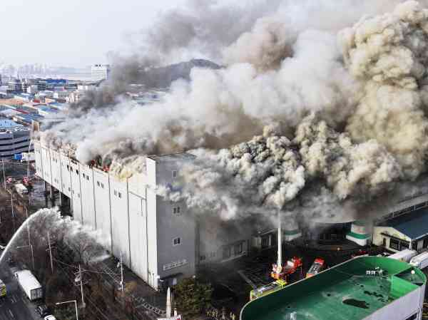Fire Breaks Out at SPC Samlip Plant in Siheung, 3 Treated for Smoke Inhalation