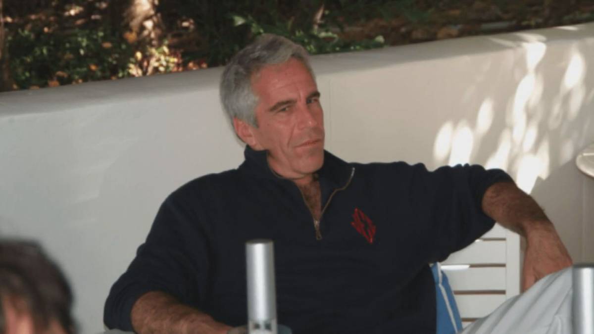 Click to play video: 'Epstein scandal deepens pressure on U.K.’s Starmer, Royals'