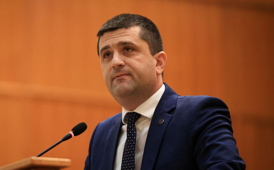 Radu Miruță explains the controversial appointment of the USR at the Sadu armaments plant: "Do you think that by chance PSD jumps up for a person who receives 3,000 lei a month?"