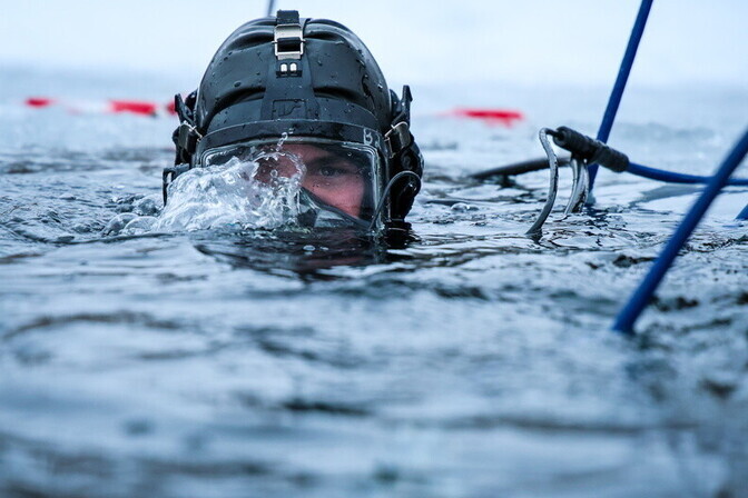 US Navy’s Seabees divers take part in unique ice blasting exercise in Estonia | News US Navy's Seabees divers take part in unique ice blasting exercise in Estonia | News