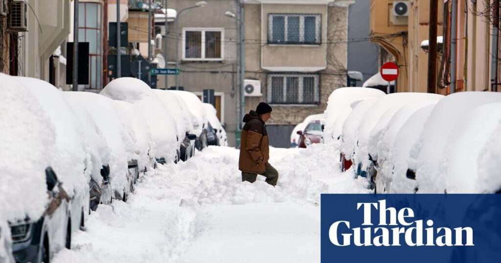 Weather tracker: heavy snow brings transport chaos to Romania | Extreme weather