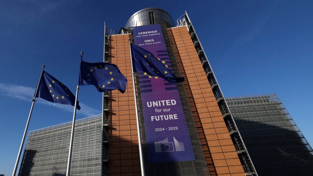 EU plans app to help youths report online bullying