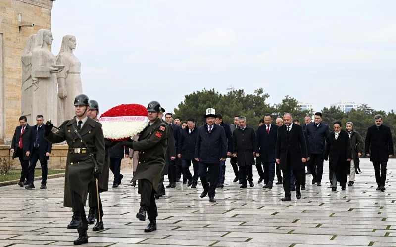 Kyrgyz Parliament Speaker pays tribute to Atatürk