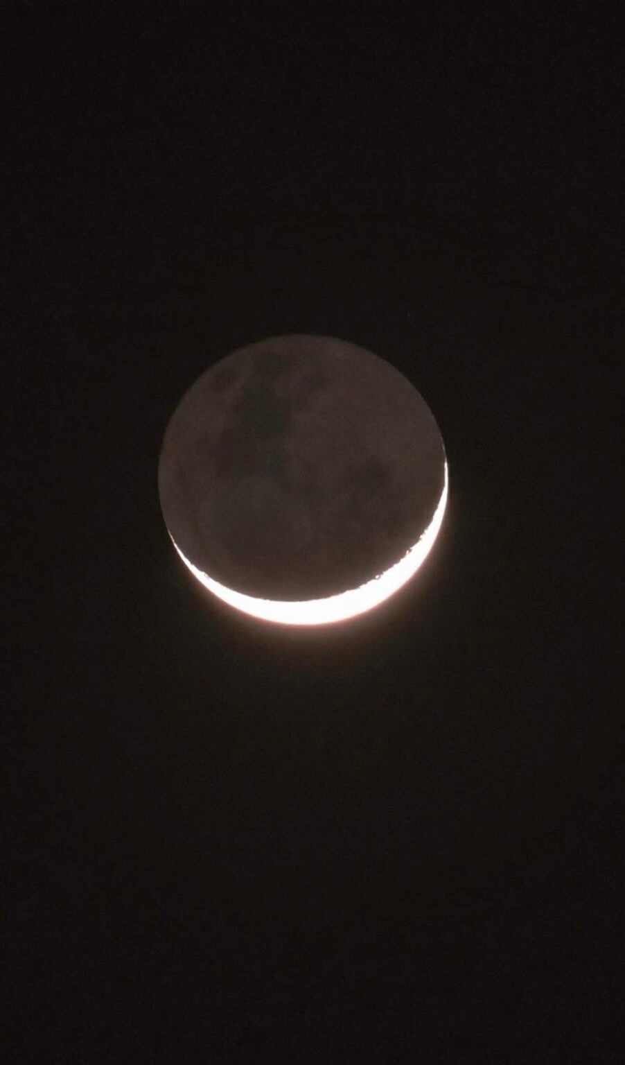 This morning’s 9% Waning Crescent over Melbourne.