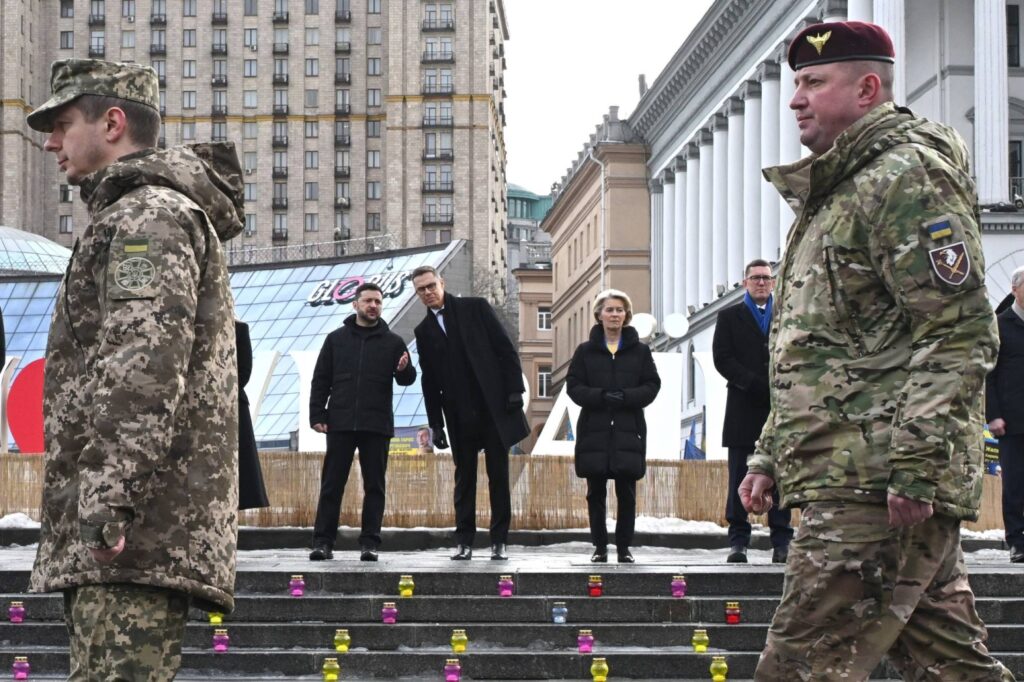 Russia weighs halt to peace talks unless Ukraine cedes territory