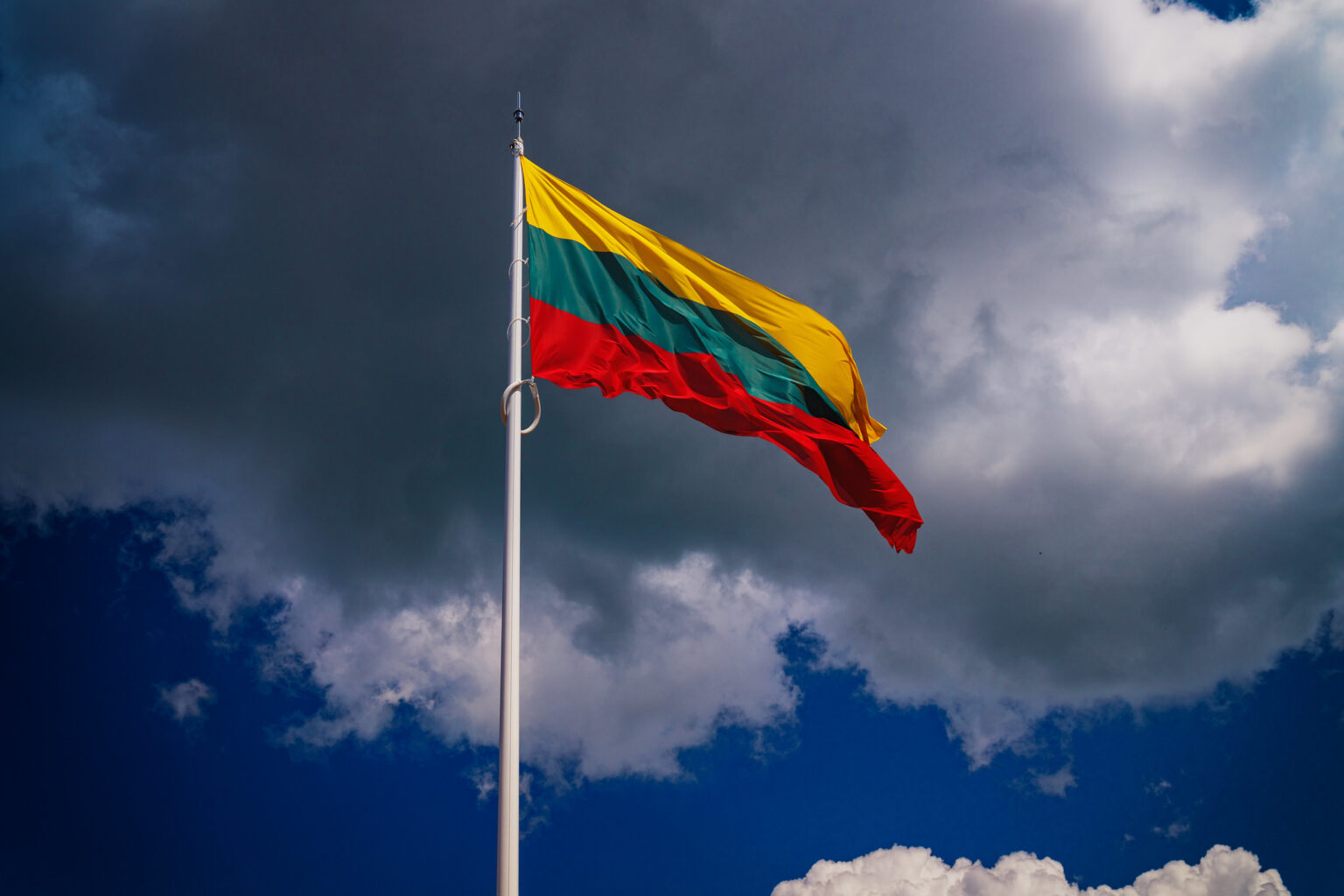 Lithuanian officials hint at change in attitude towards Belarus; later retracts