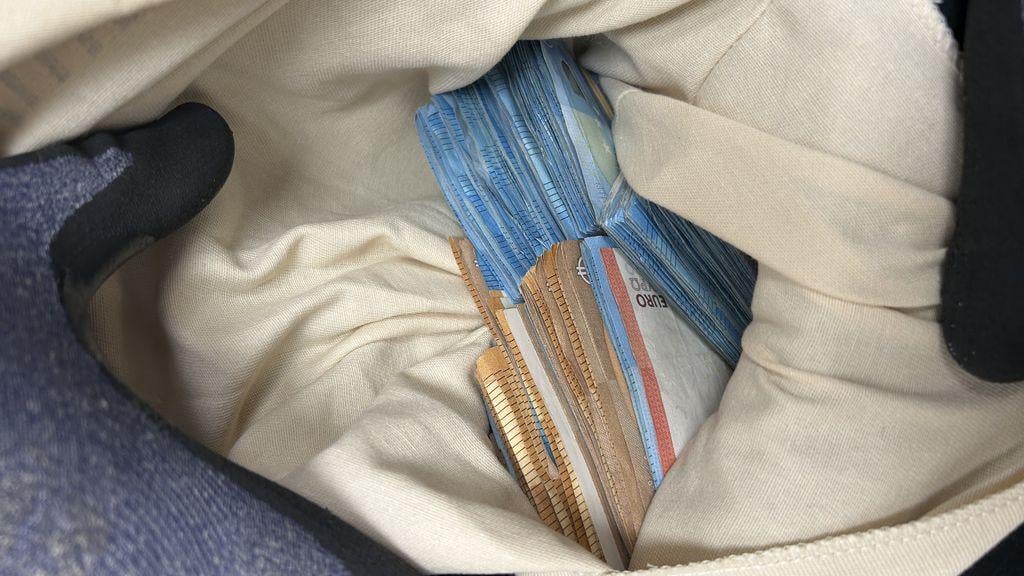 Dutchman arrested in German train with 100,000 euros in cash