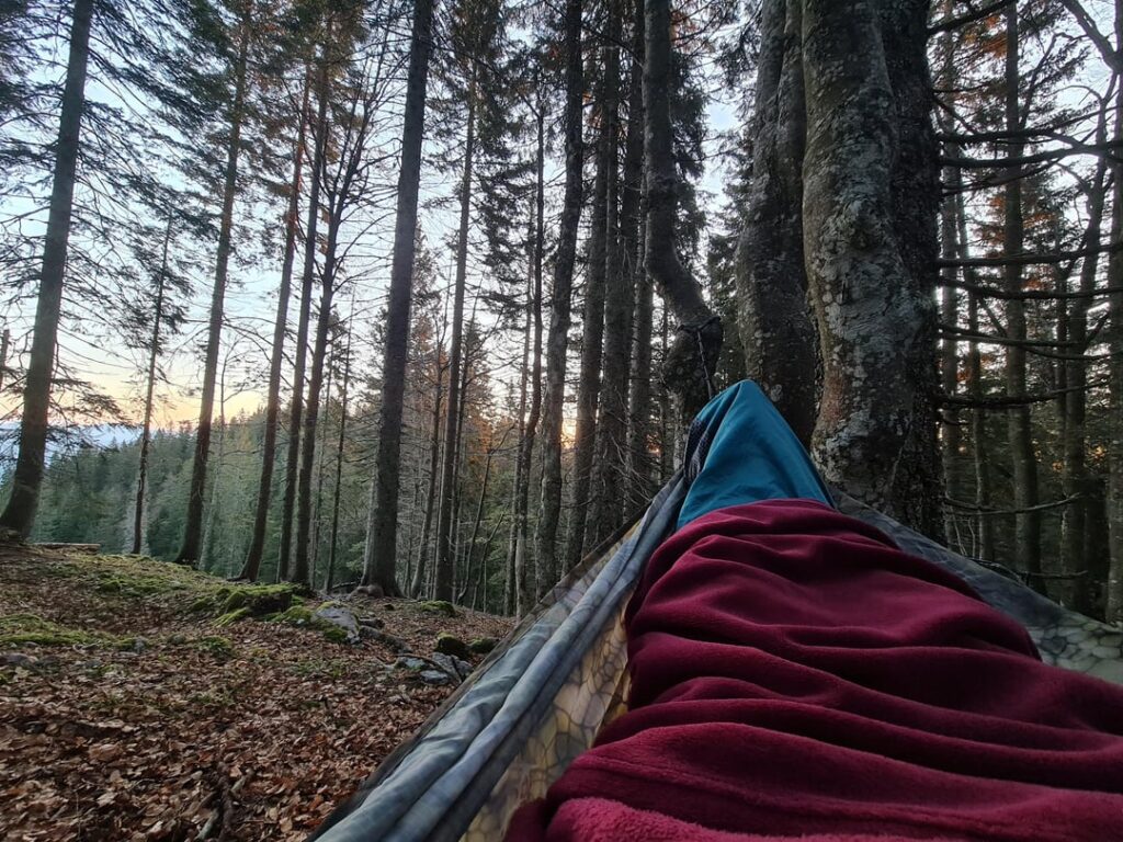 Company for hiking, wild camping, urbex, ...