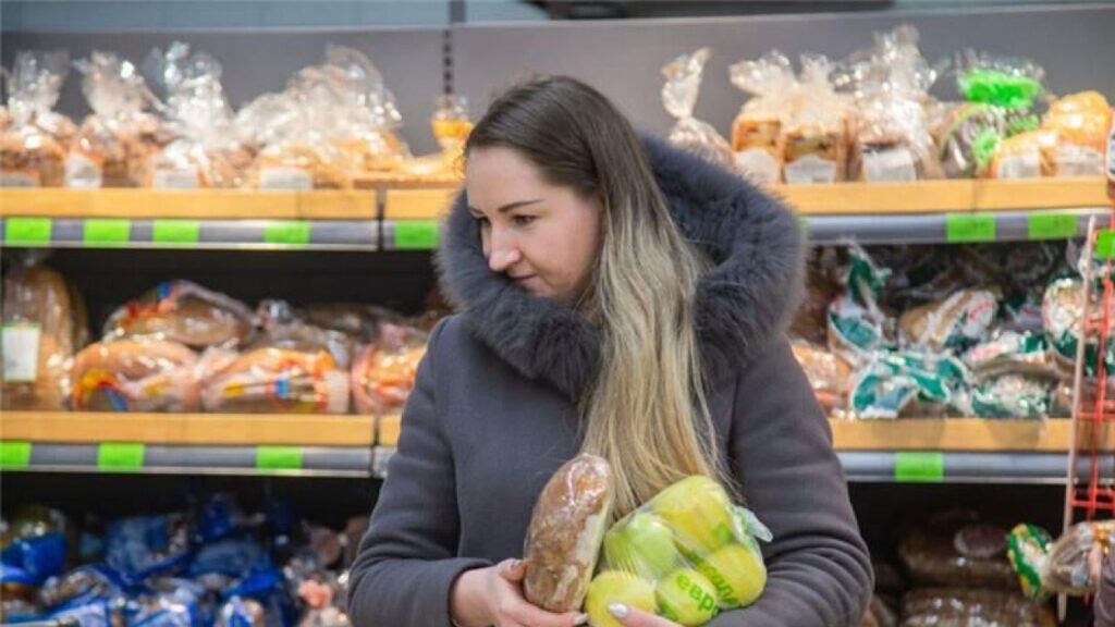 No wage growth ahead: Experts warn Russian crisis is spilling into Belarus