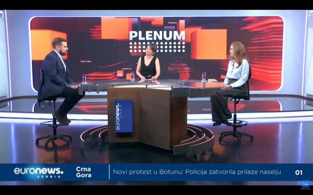 I want to draw your attention to two companies that have been pushing as hard as possible lately, in order to get closer to the younger population. They are often guests in a show called..pa'jsad.. Plenum!