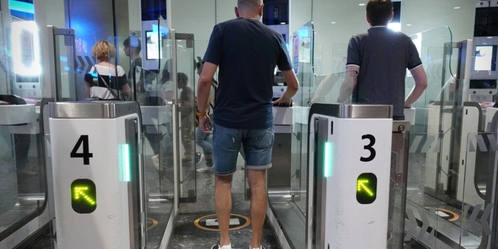 British and American residents face longer waits at French e-gates