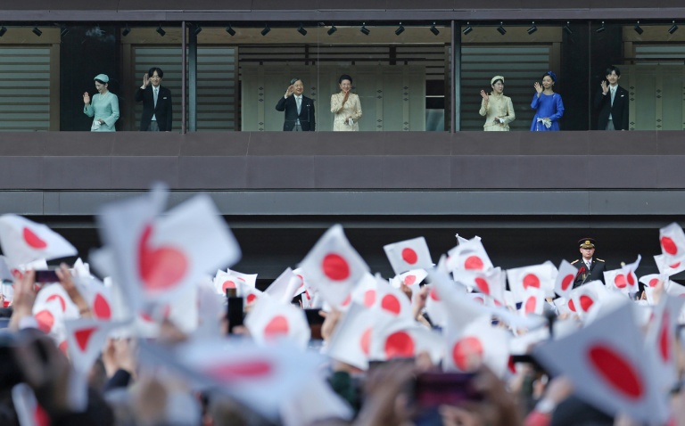 Japan PM opposes changing male-only imperial succession Yahoo news home