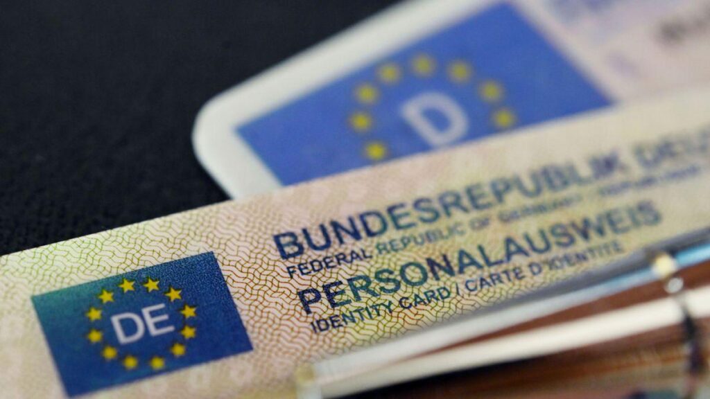 Identity cards are becoming more expensive / Anyone who needs a new identity card will have to pay more for it from this Saturday. The federal government wants to use this to cover higher costs.