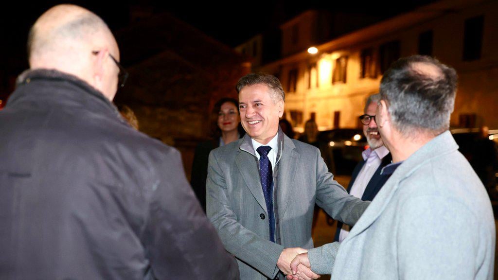 Orthopedist Kavčič is suing Golob