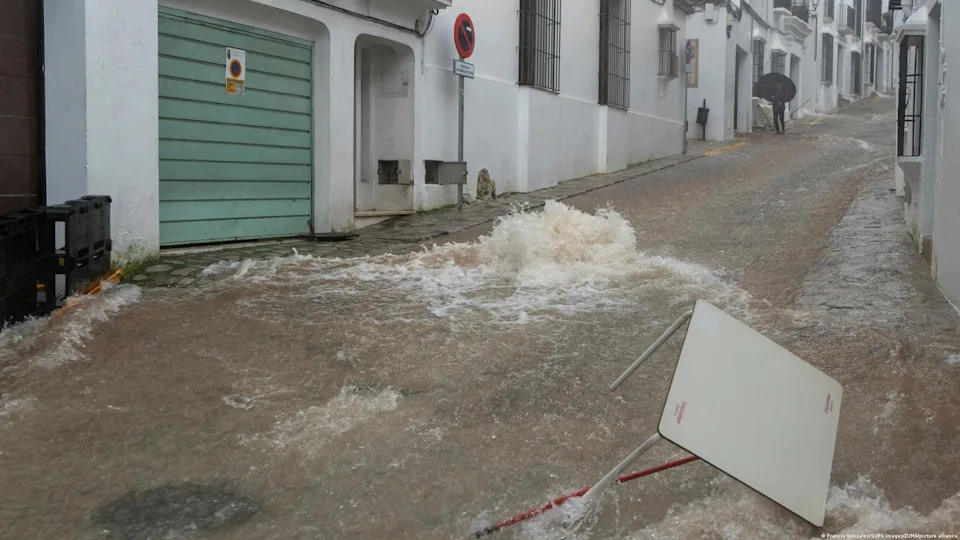 Residents of Andalusia have been warned to stay in doors due to the risk of flooding<span class="copyright">Francis Gonzalez/SOPA Images/ZUMA/picture alliance</span>