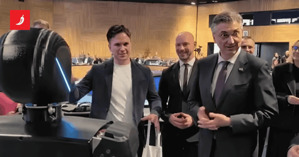 VIDEO Plenković was talking to a robot, someone threw in: "One is Ante". The prime minister went crazy