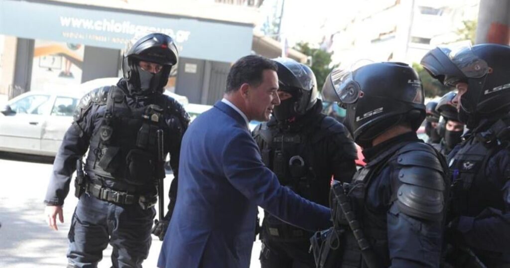 "We love you" OPKE police officers told Georgiadis and he replied: "I love you, I love you more than you think" (vid)