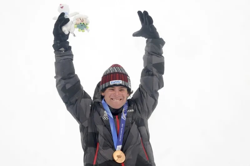 Austria's Matej Svancer celebrates his bronze medal at the award ceremony after the Freestyle Skiing Men's Freeski Big Air Final at the Livigno Snow Park, as part of the 2026 Winter Olympic Games in Milan-Cortina. Oliver Weiken/dpa