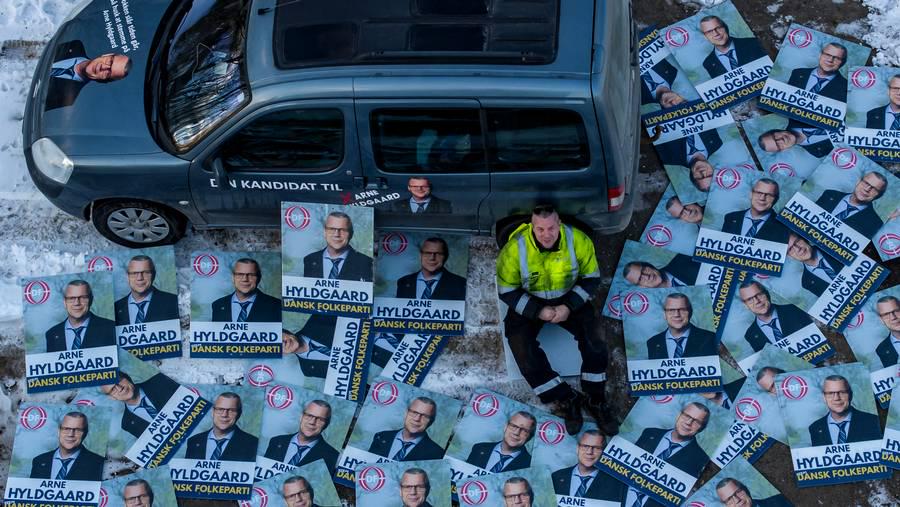 Worthless: Arne hangs on 900 election posters and a DF campaign car
