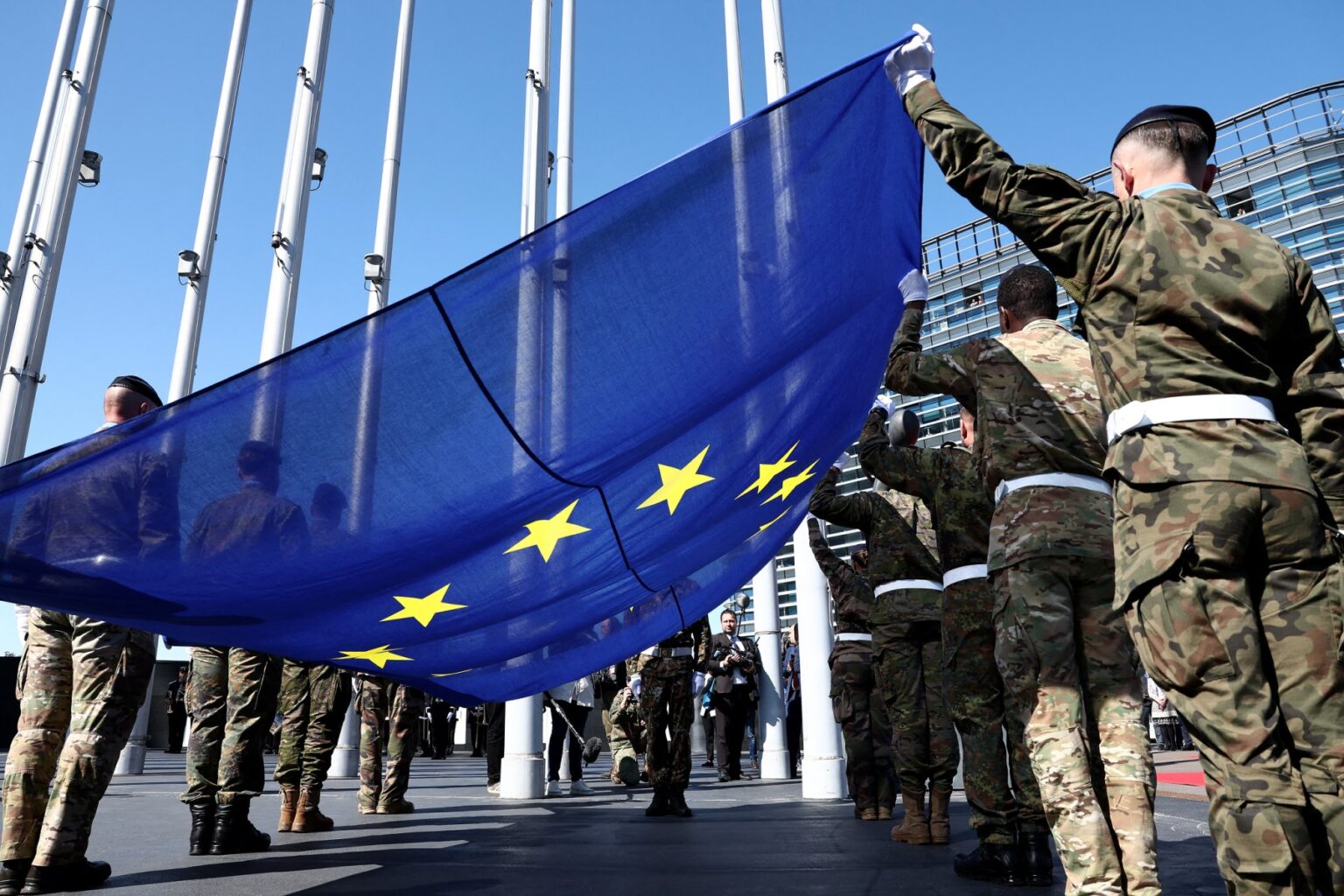 Hungary Blasts Plan To Arm Migrants ━ The European Conservative