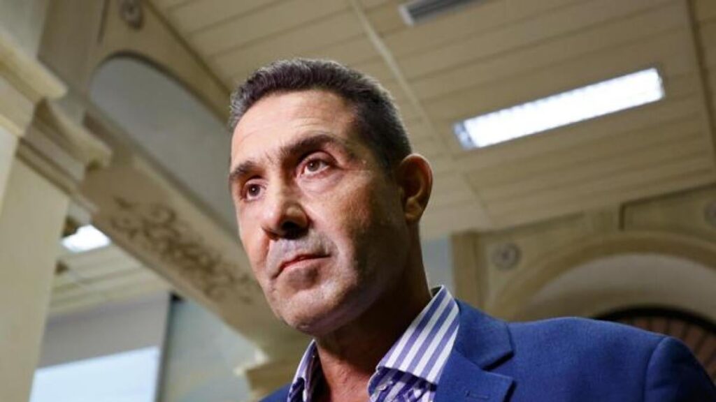 Vannacci leaves the League, the message from the founder of Futuro Nazionale to Salvini: «I love you, but my path is another». The announcement today