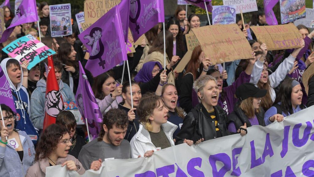 Feminism is plummeting among young people, and for half of them, it's political manipulation. (Spain)