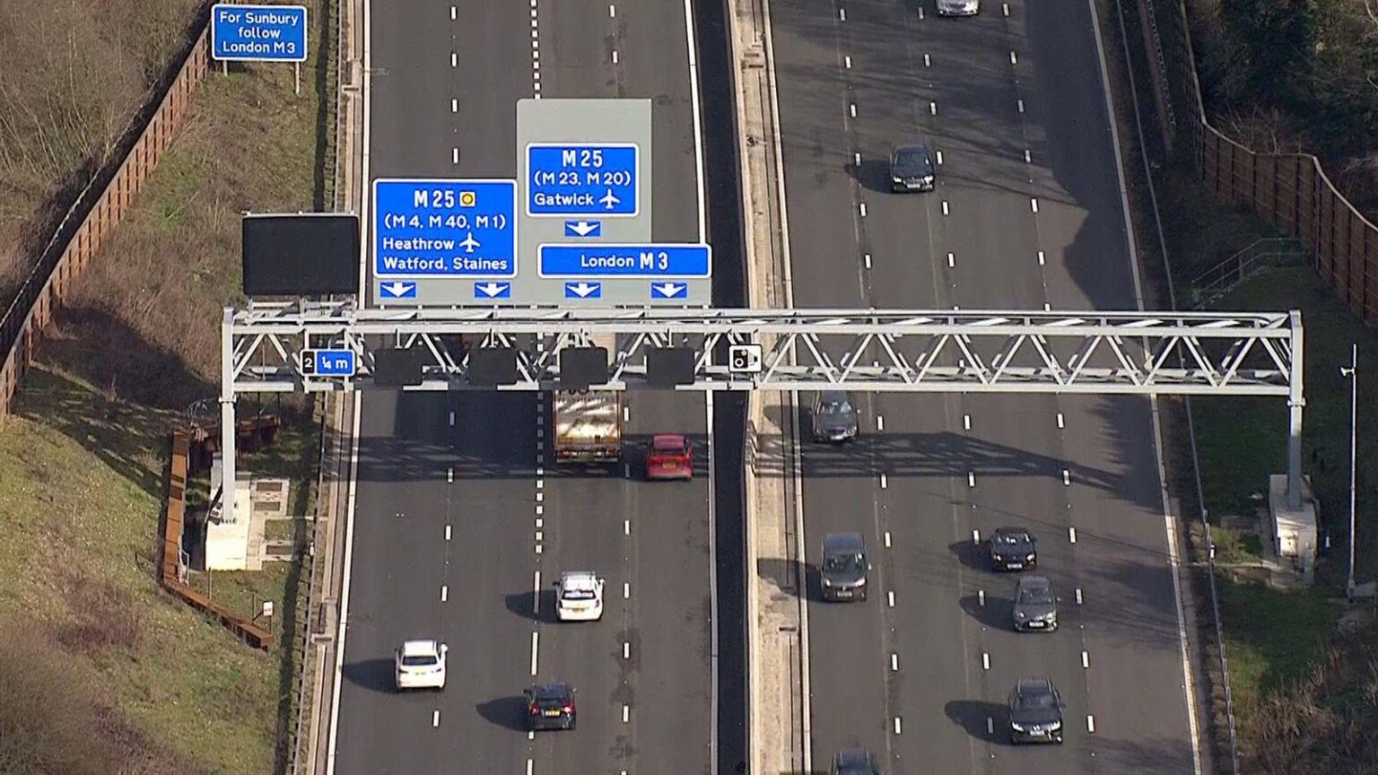 Smart motorway system 'wasn't working as it should be' at time of fatal M4 crash, court told
