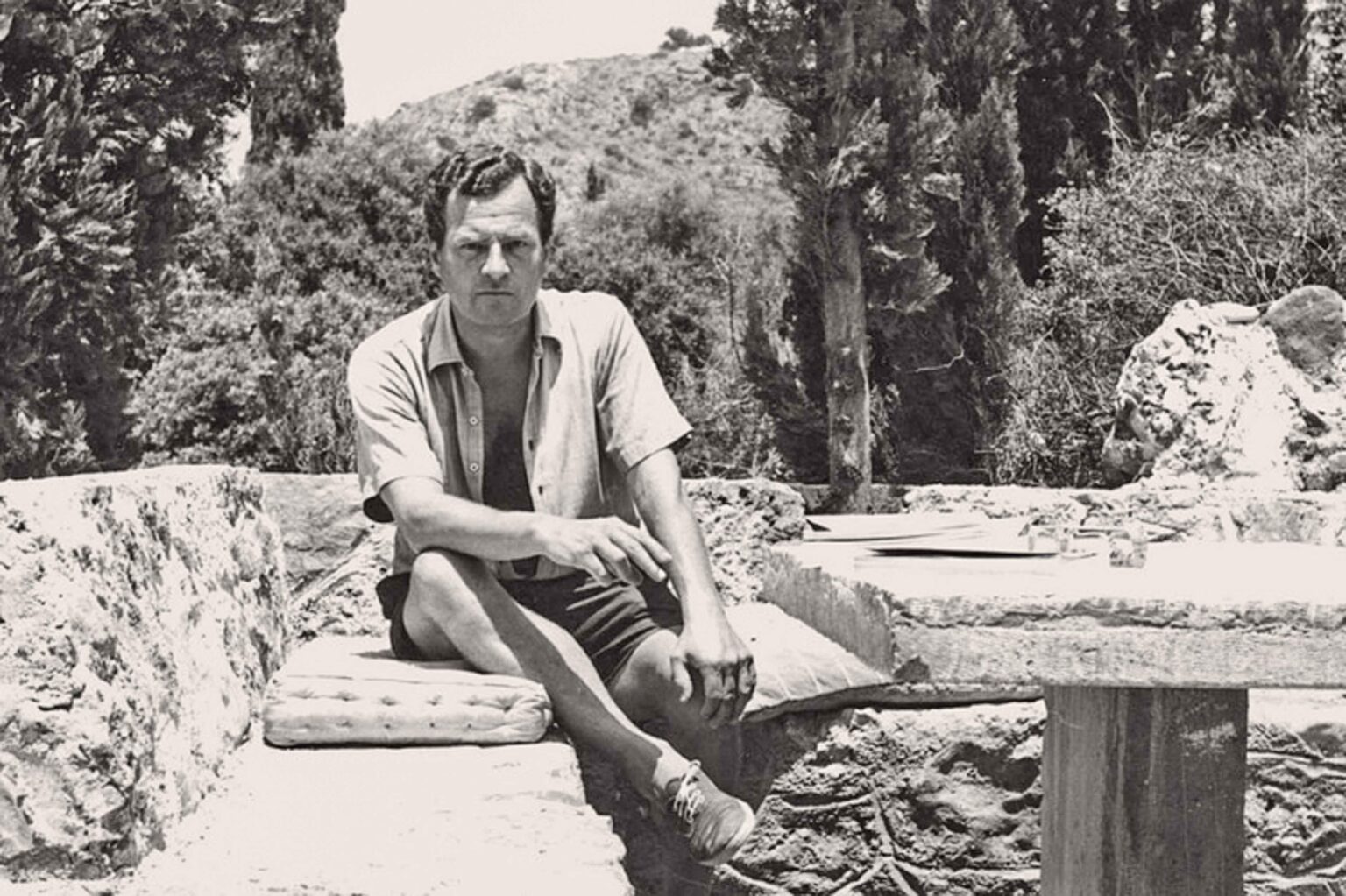 The Englishman who loved Greece, fought in Crete and lived in Mani until the end of his life. The famous books of Patrick Le Fermor. Because "Roumeli" is considered one of his top works - TIME MACHINE