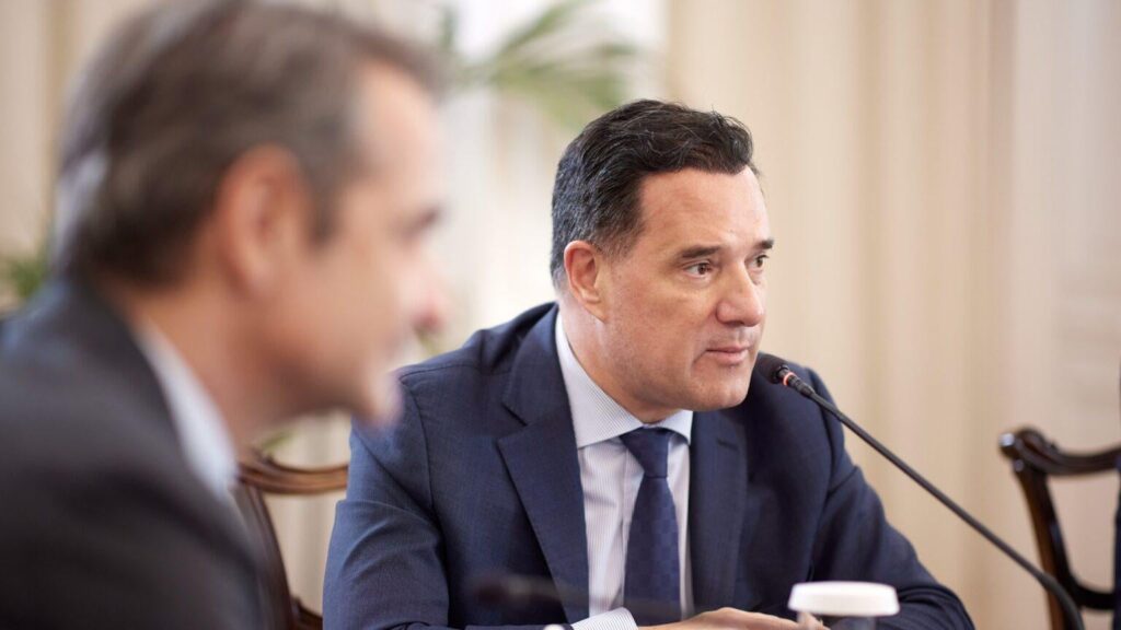 Collection of signatures from health workers for the expulsion of Adonis: They support Dimitris Ziazias | Pandora's Box