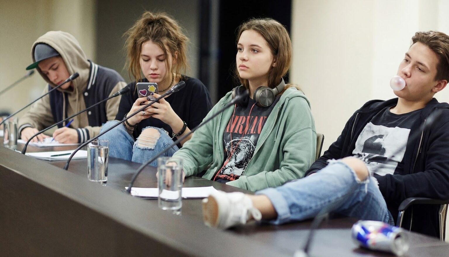 “They fall for any AI garbage” – young people are calling for a ban on social media for people over 40