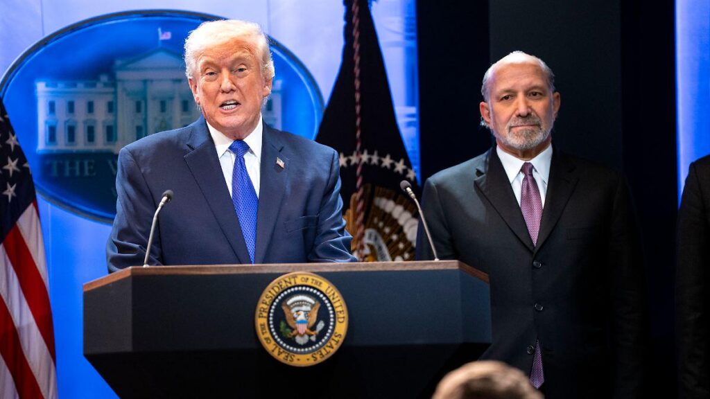 Trump calls the tariff ruling a “disgrace” and wants to impose global tariffs of an additional ten percent