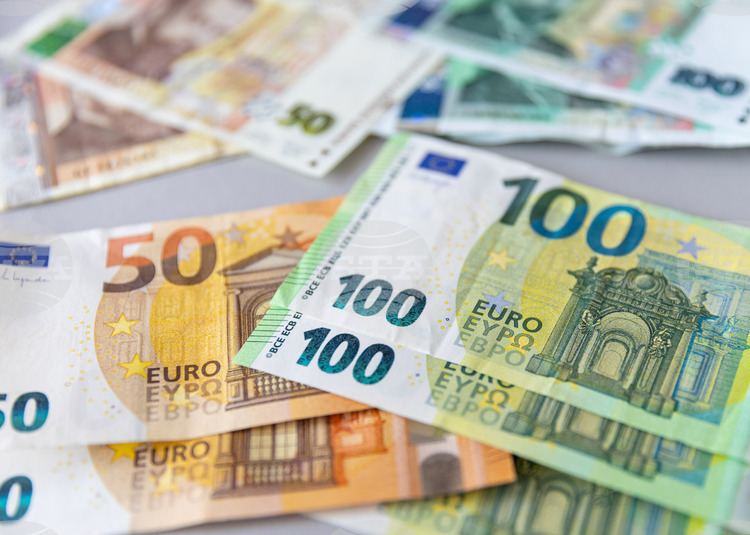 Average Salary in Bulgaria Increases by 11% Y/Y in Q4 of 2025
