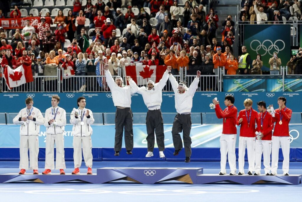 Italy denies USA of Olympic gold in men's speed skating team event