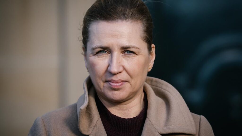 Mette Frederiksen proposes a class ceiling of 14 students in the smallest classes - From 2028, grades 0 to 3 must have a maximum of 14 students per class, suggests the Social Democratic Party.