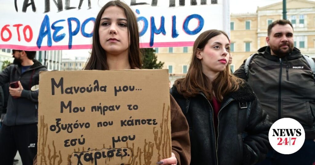 Tempi: The people in the streets in memory of the 57 dead
