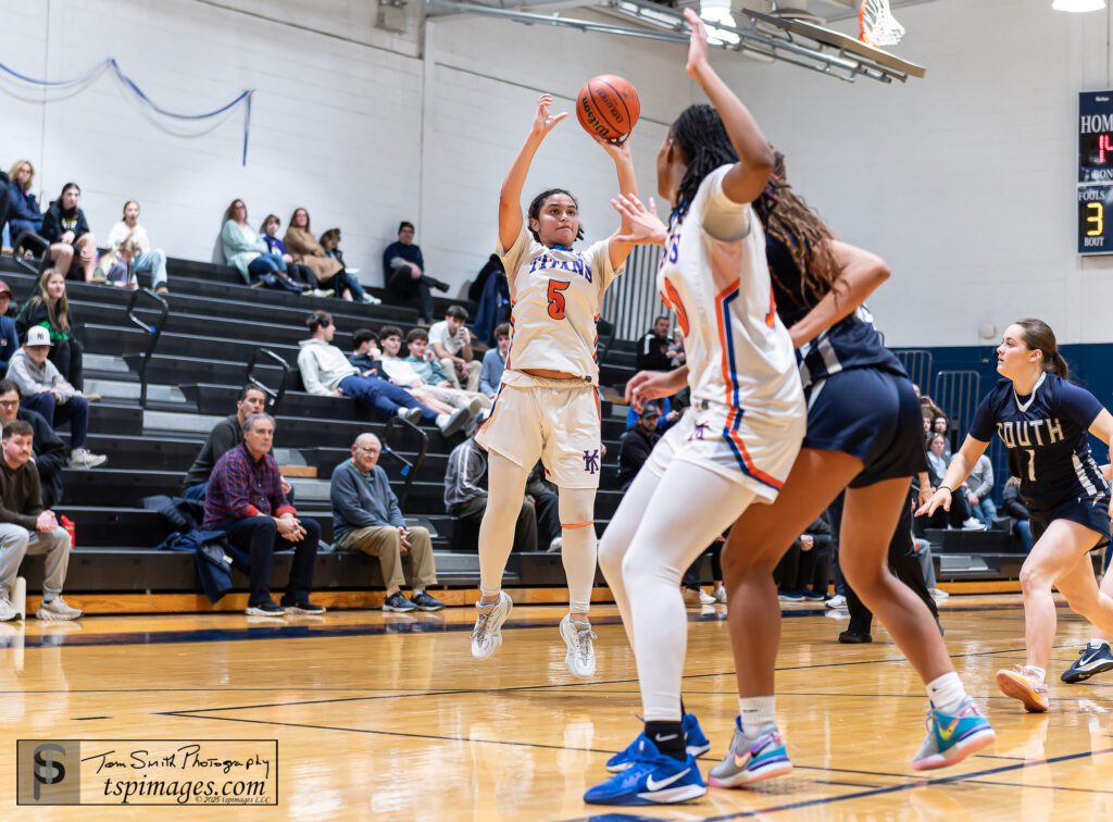 Keansburg guard Gianna Bettinger (Photo by Tom Smith | tspsportsimages.com) - Keansburg- Gianna Bettinger