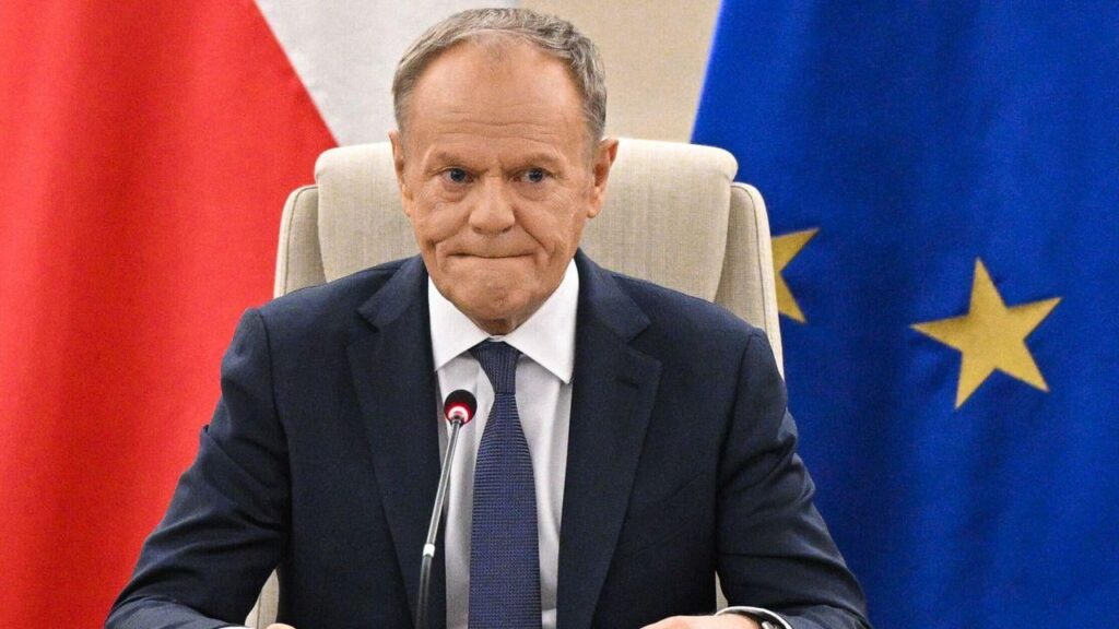Tusk warns Nawrocki that blocking billions of euros in EU defense loans would be a "betrayal of national interests."