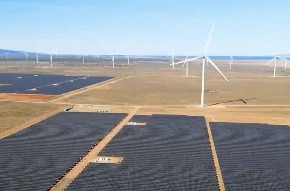 Records tumble as nine wind and solar projects, 1 GW of batteries join grid in just three months