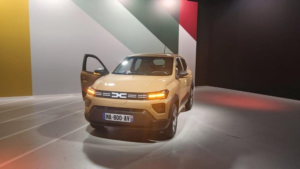 The Dacia plant launches a new program of voluntary departures with compensation of up to 210,000 lei, after car sales began to decline