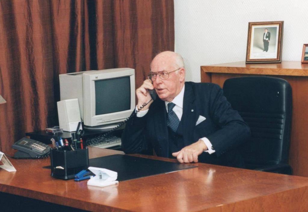 Lennart Meri at his cabinet. Photo by the Estonian foreign ministry.
