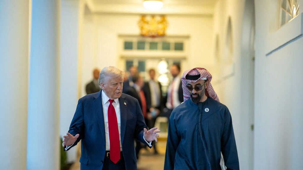 “Smells like bribery”: Sheik secretly bought into Trump with $500 million