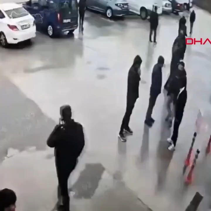 NSFW | Images of the moments when police officer Melih Okan Keskin was beaten and killed by vehicle inspection station employees in Ankara have emerged.