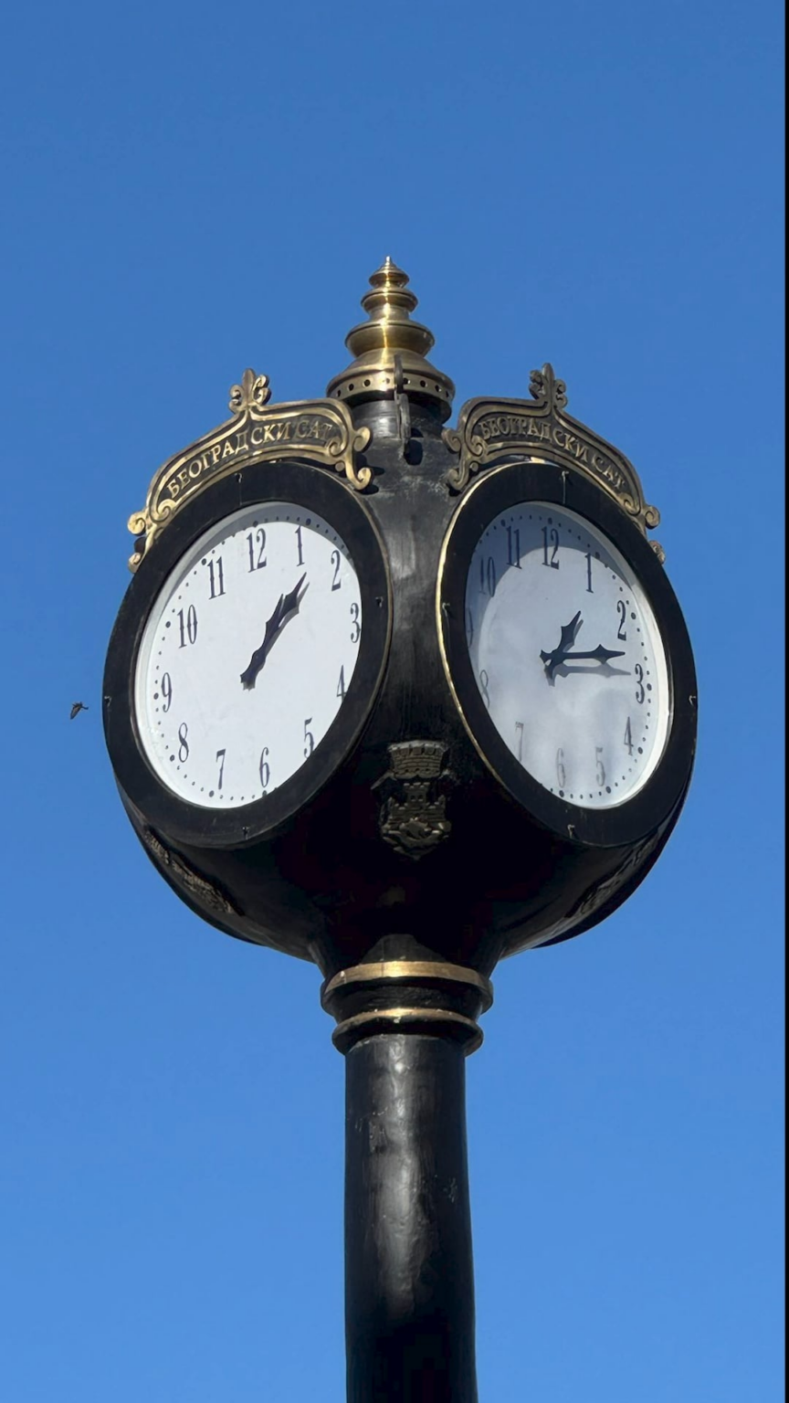 The new symbol of the city broke